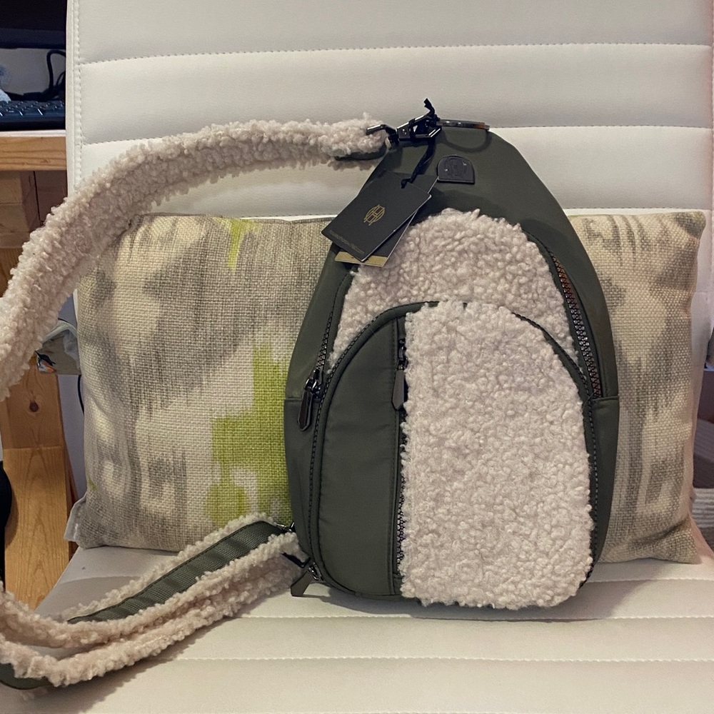 House of Harlow 1960 Olive Green and Cream Sherpa Women's Bag